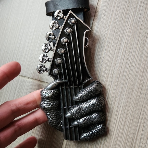 2006 Bergamot Guitar Skull and dragon Hand Belt Buckle - Picture 8 of 12